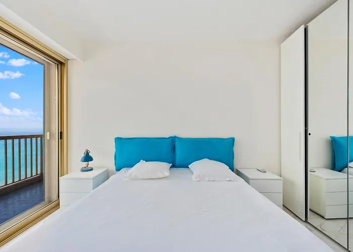 Superbe 3 Pieces Vue Mer, Climatisation, Balcon شقة